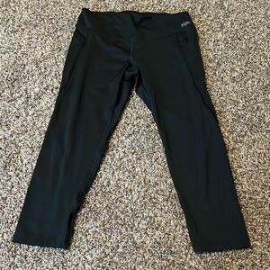 Victoria’s Secret PINK Black Capri Leggings Size XL